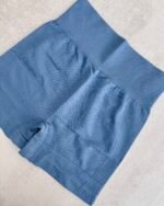 Calza Corta Deportiva Lv. Short Seamless Mod. 831 | Tiro Alto Faja, Tejido Sin Costuras y Efecto Modelador Celeste