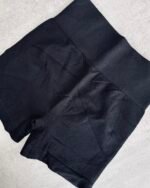 Calza Corta Deportiva Lv. Short Seamless Mod. 831 | Tiro Alto Faja, Tejido Sin Costuras y Efecto Modelador Negro
